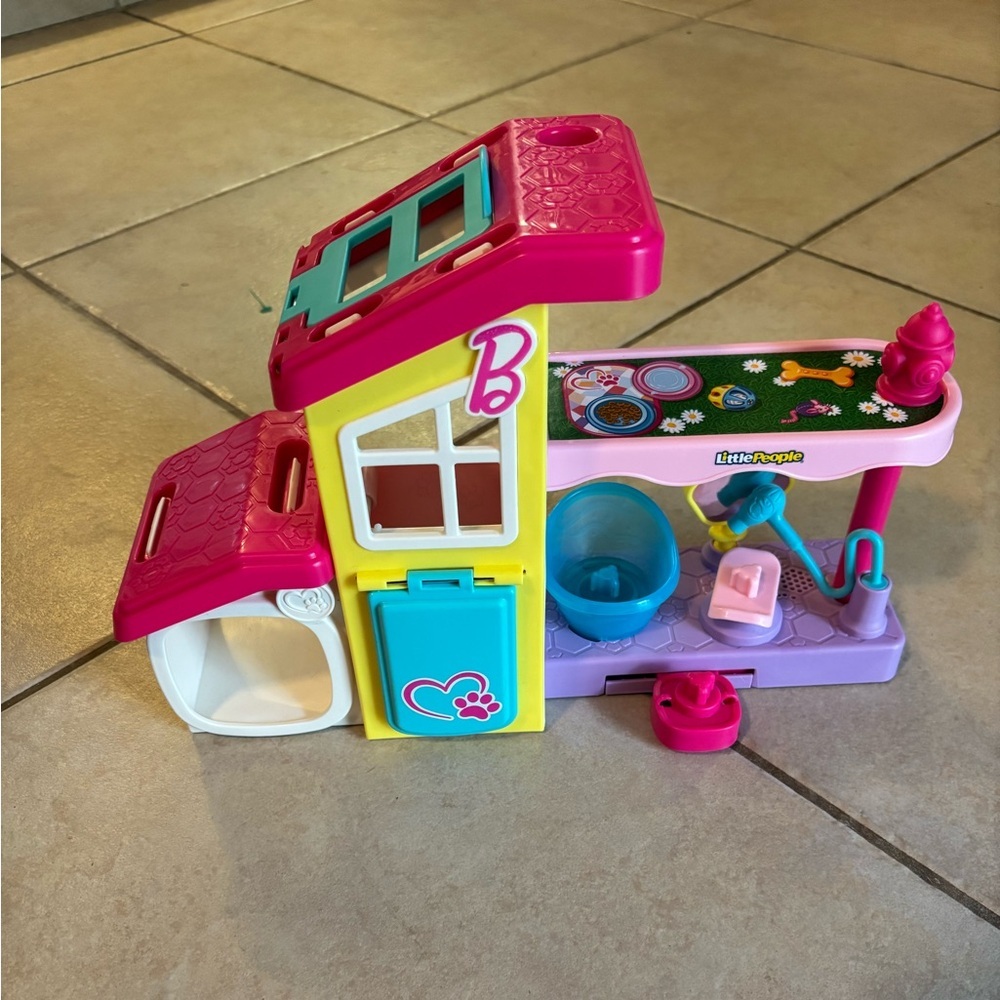 Fisher Price Little People Barbie Play and Care Pet Spa Makes sound Works